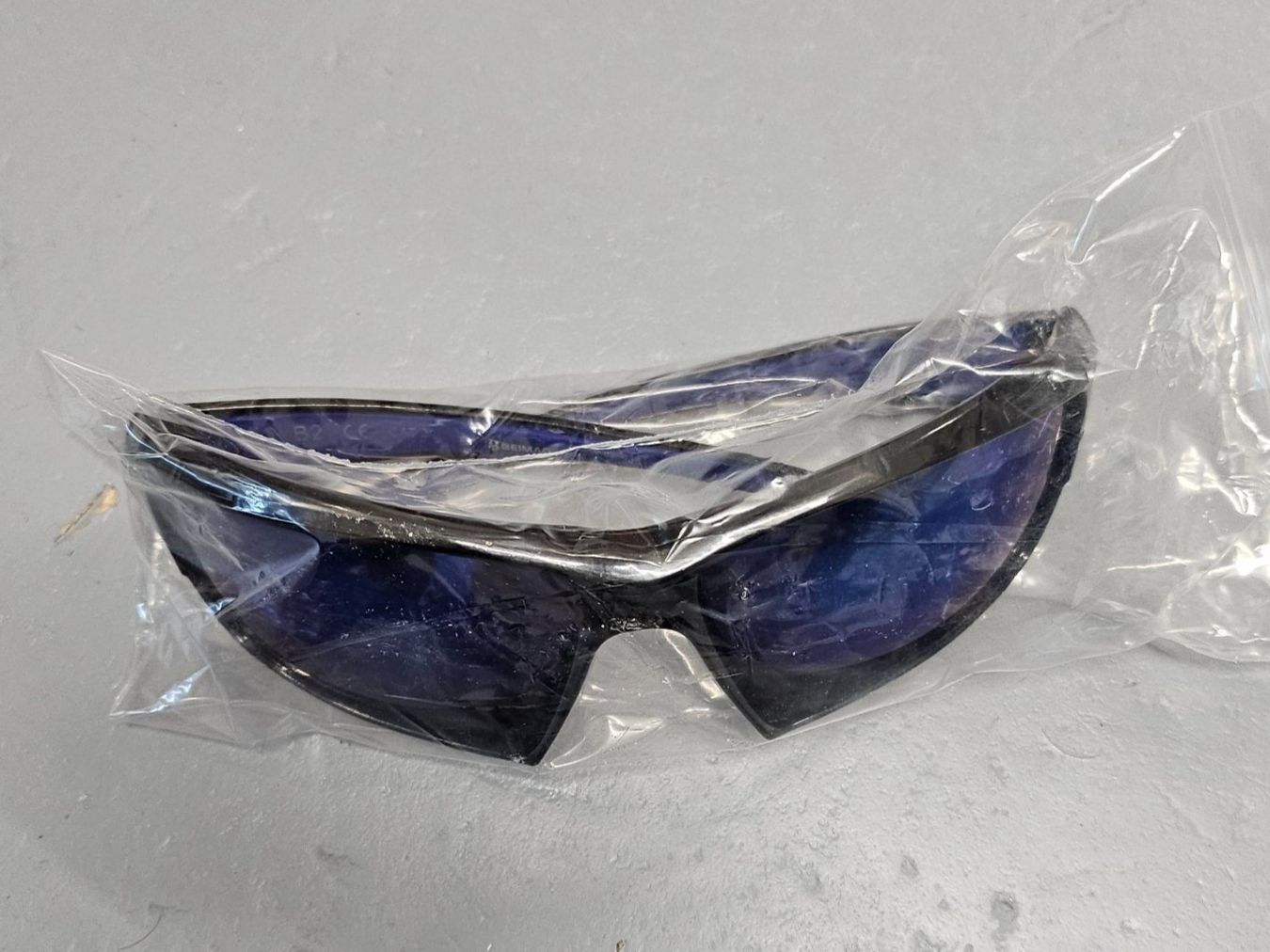 Brillen & Gläser: Sonnenbrille Blau – Neu und originalverpackt aus Weisslingen von holz-spielen.ch 2