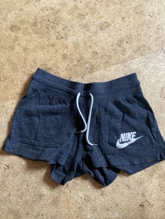 Nike Sportshorts, dunkelgrau, Gr. XS, ideal für den Sommer!