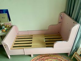 Ikea BUSUNGE Kinderbett hellrosa
