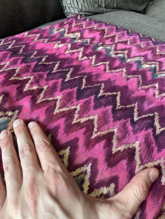 Halstuch / Sommerschal in pink mit Gold-Linien