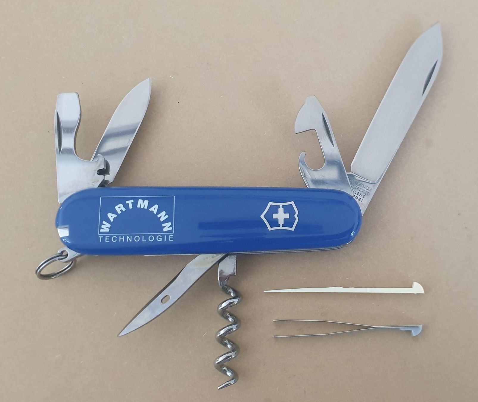 Victorinox Taschenmesser: 4 Victorinox Sackmesser mit Logo – Gebraucht aus Härkingen von MarianneSi 2
