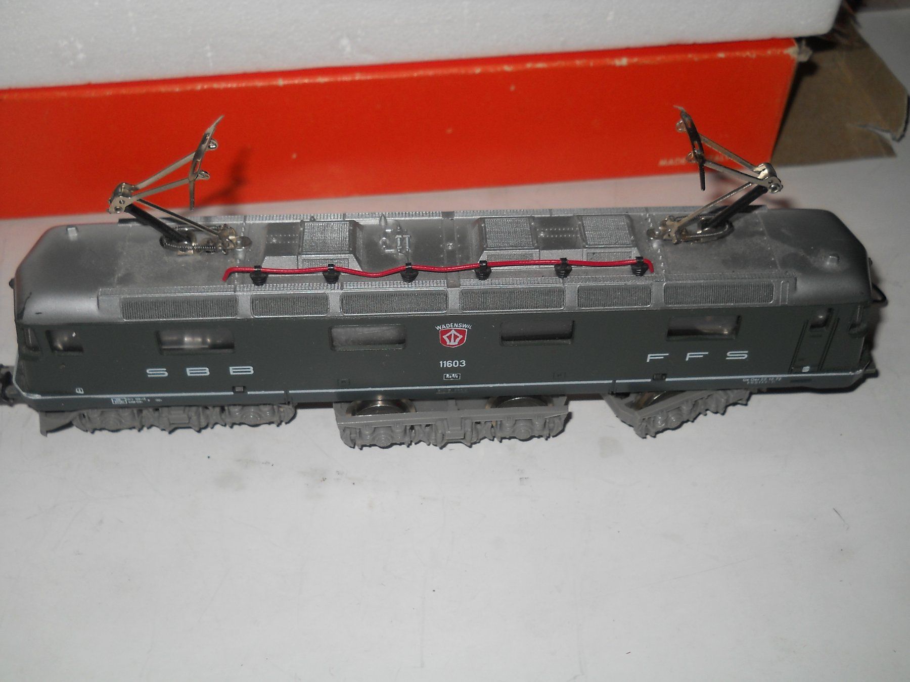 Lima Modellini di ferrovie: 2 Lima SBB Loks mit Wagen – Usato da Schwanden GL venduto da roerich20 6