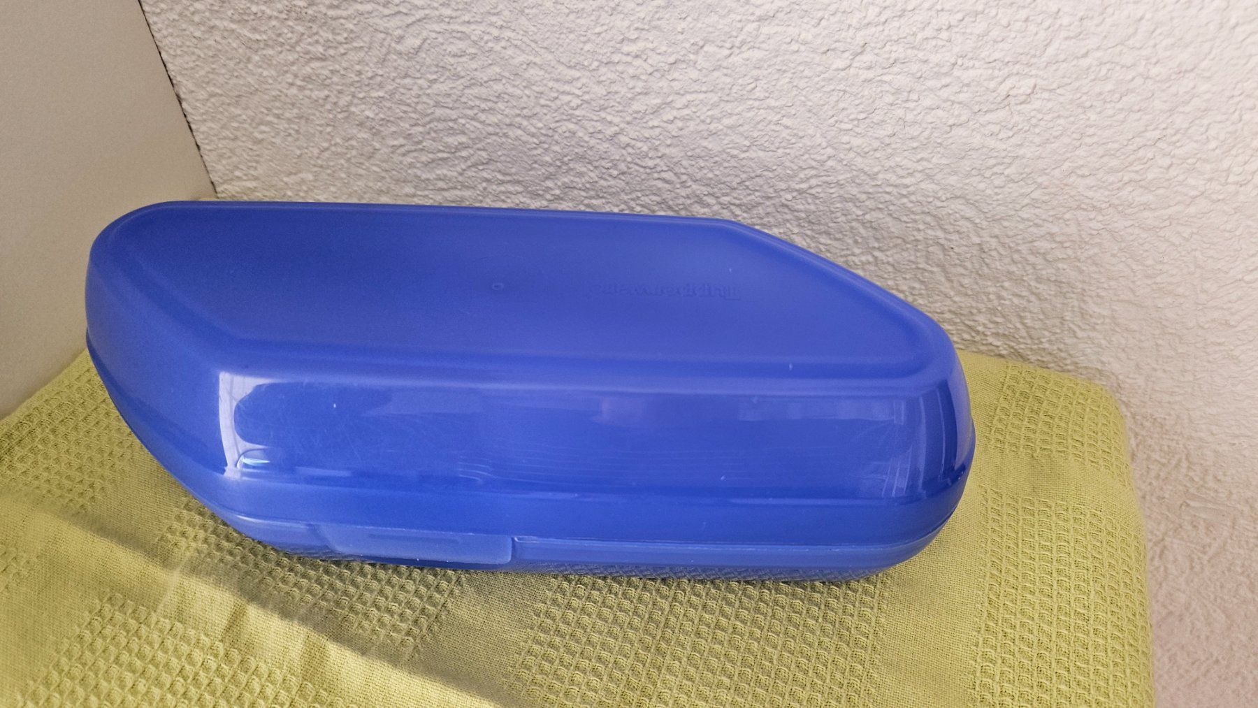 Tupperware Recipients et similaires: Tupperware boîte à œufs – D'occasion à Peyres-Possens par vevette65 1