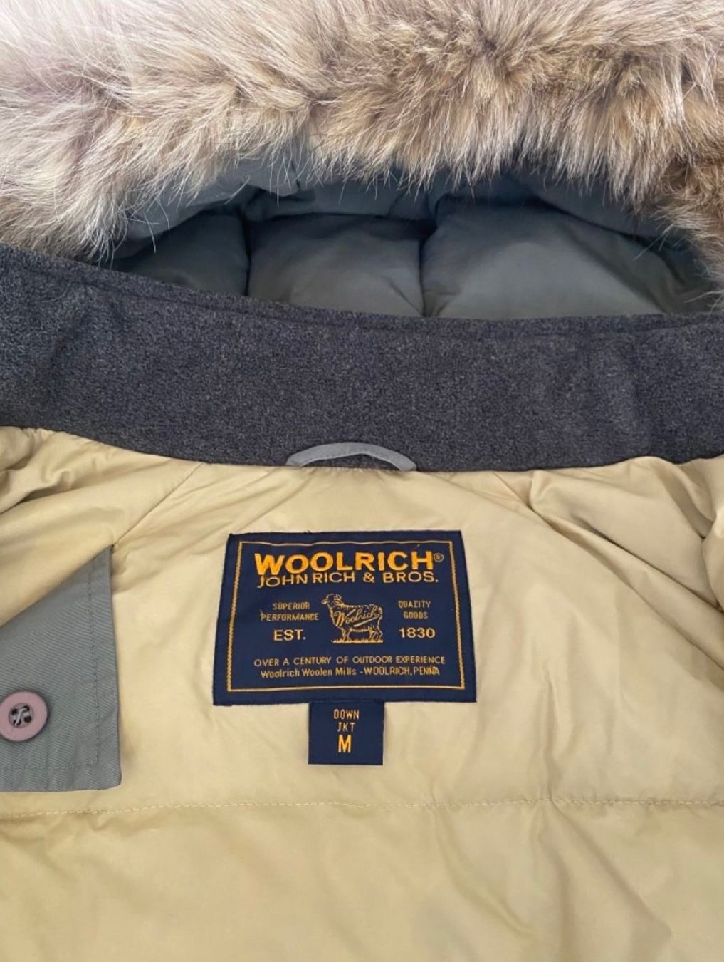 Woolrich Jacken: Hochwertige Original Woolrich Daunenjacke Olive – Gebraucht aus Buchs ZH von crazyhandbaggirl123 4
