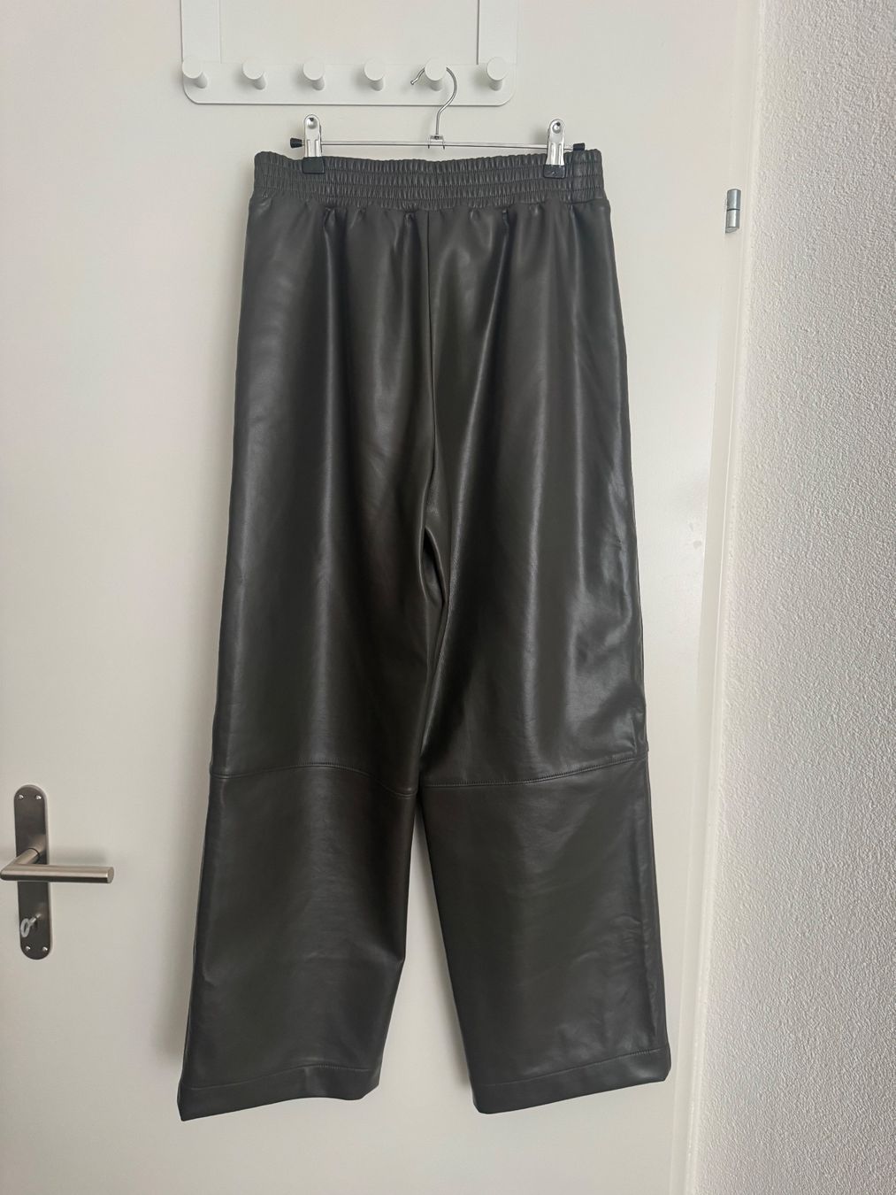 Samsøe Samsøe Pantalons: JUNO - Leather trousers M - beluga €240.00 – D'occasion à Zürich par Linen218 5
