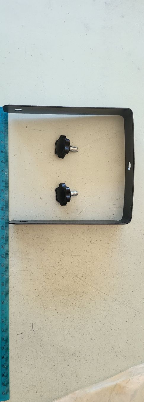 Supporti a parete: Metal Bracket with Screws - sturdy construction – Usato da Geneve venduto da T36