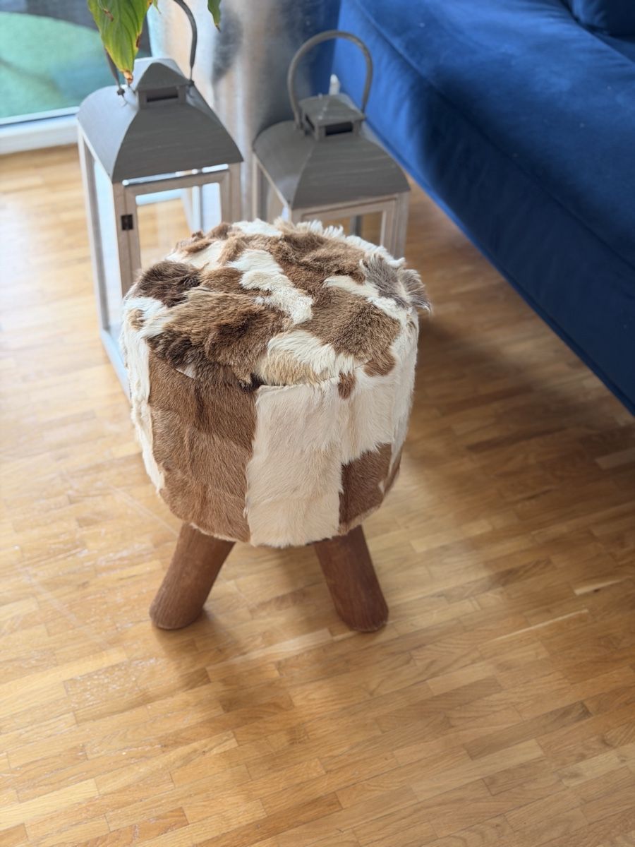 Sgabelli: Hocker Fell Patchwork braun/weiss Holzbeine – Usato da Zürich venduto da Gadgets2020