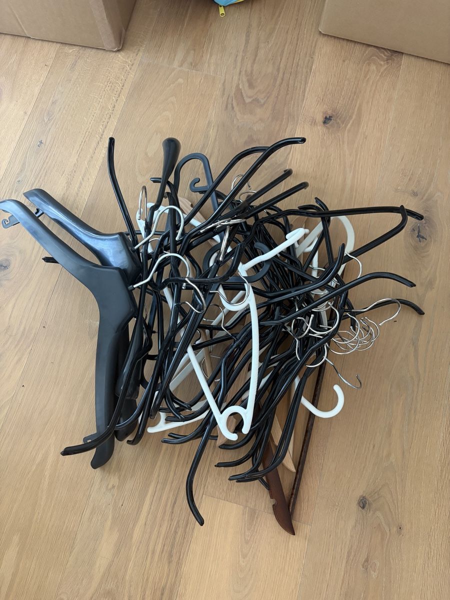 Kleiderbügel: Diverse Kleiderbügel – Gebraucht aus Rotkreuz von ced_s9vw 1