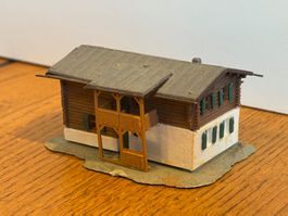 G0778: typisches Wohnhaus in einem Bergdorf (Spur N)