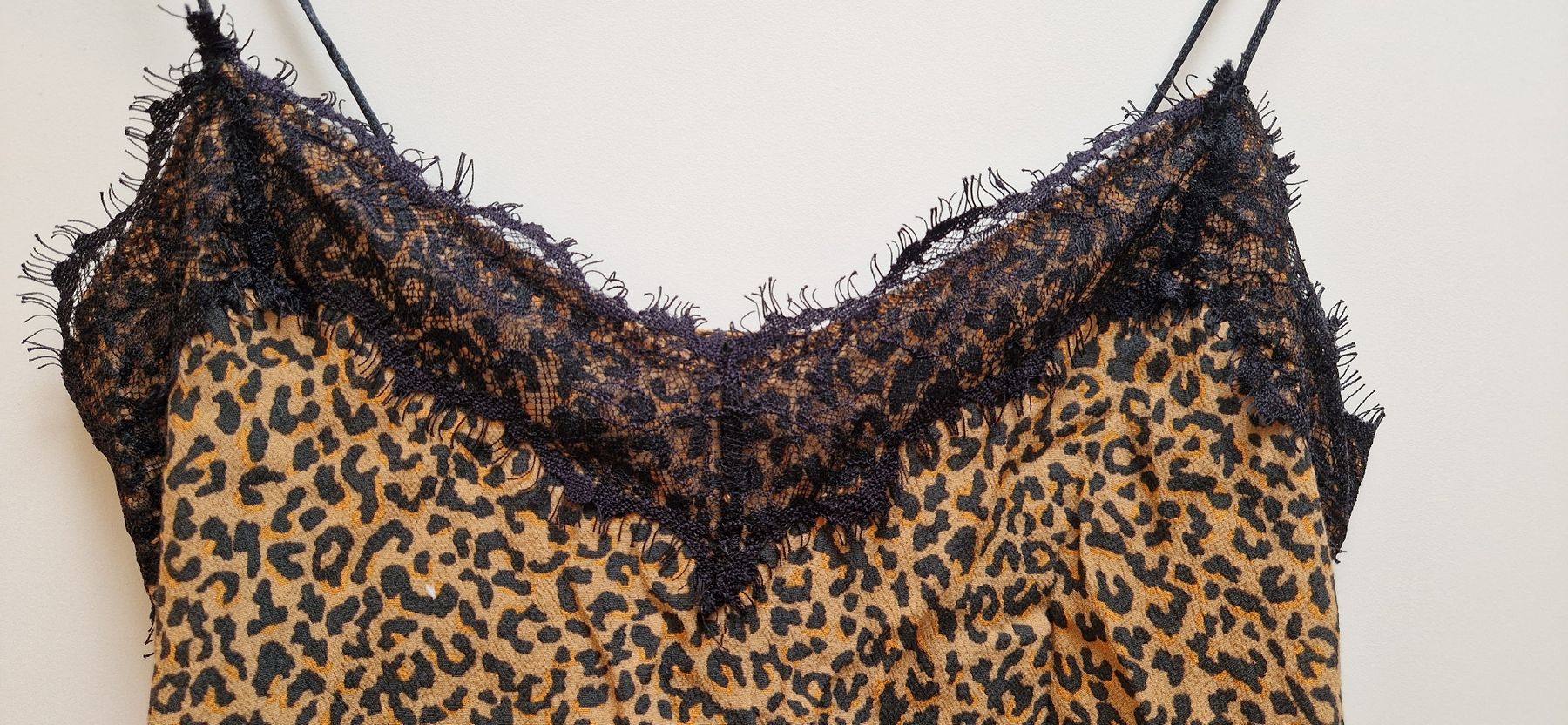 Top: Bershka Top, XS, Leoprint mit Spitze – Usato da Urdorf venduto da sab_hz2z 1