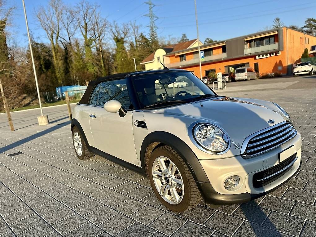Mini Autos: Mini Cooper Cabrio weiss – Gebraucht aus Aegerten von  1