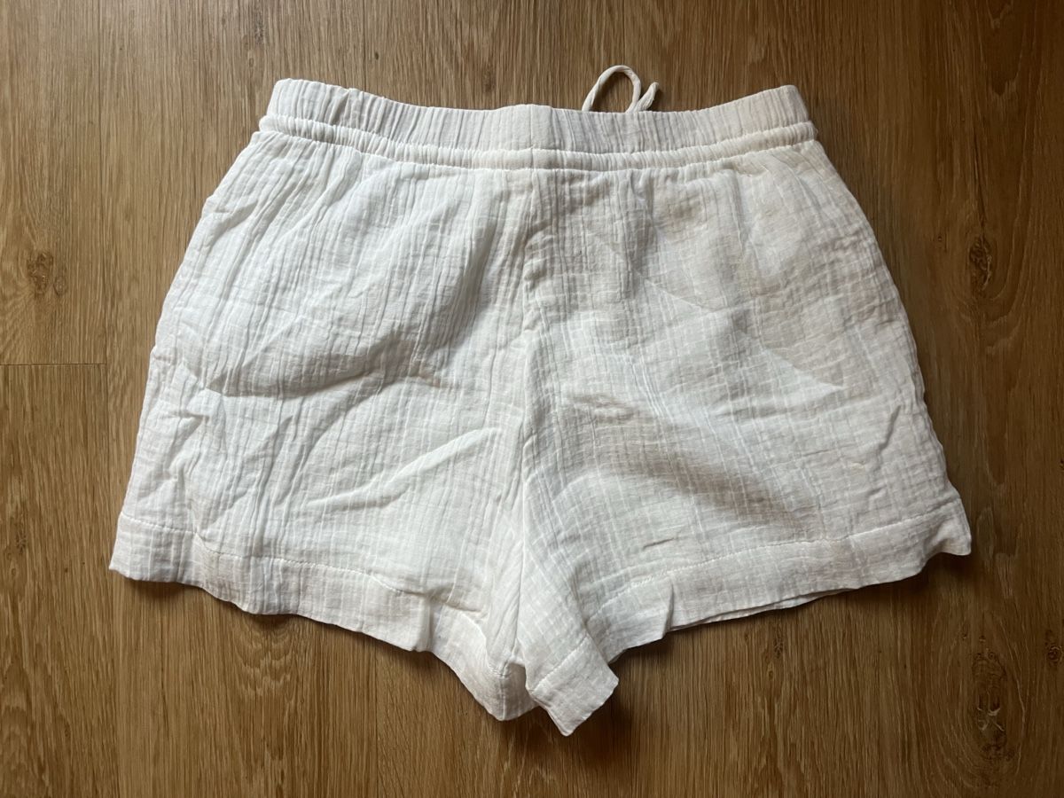 H&M Pantalons: Damen Shorts weiss Grösse S – Neuf (Voir description) à Zürich par jaelllara 1