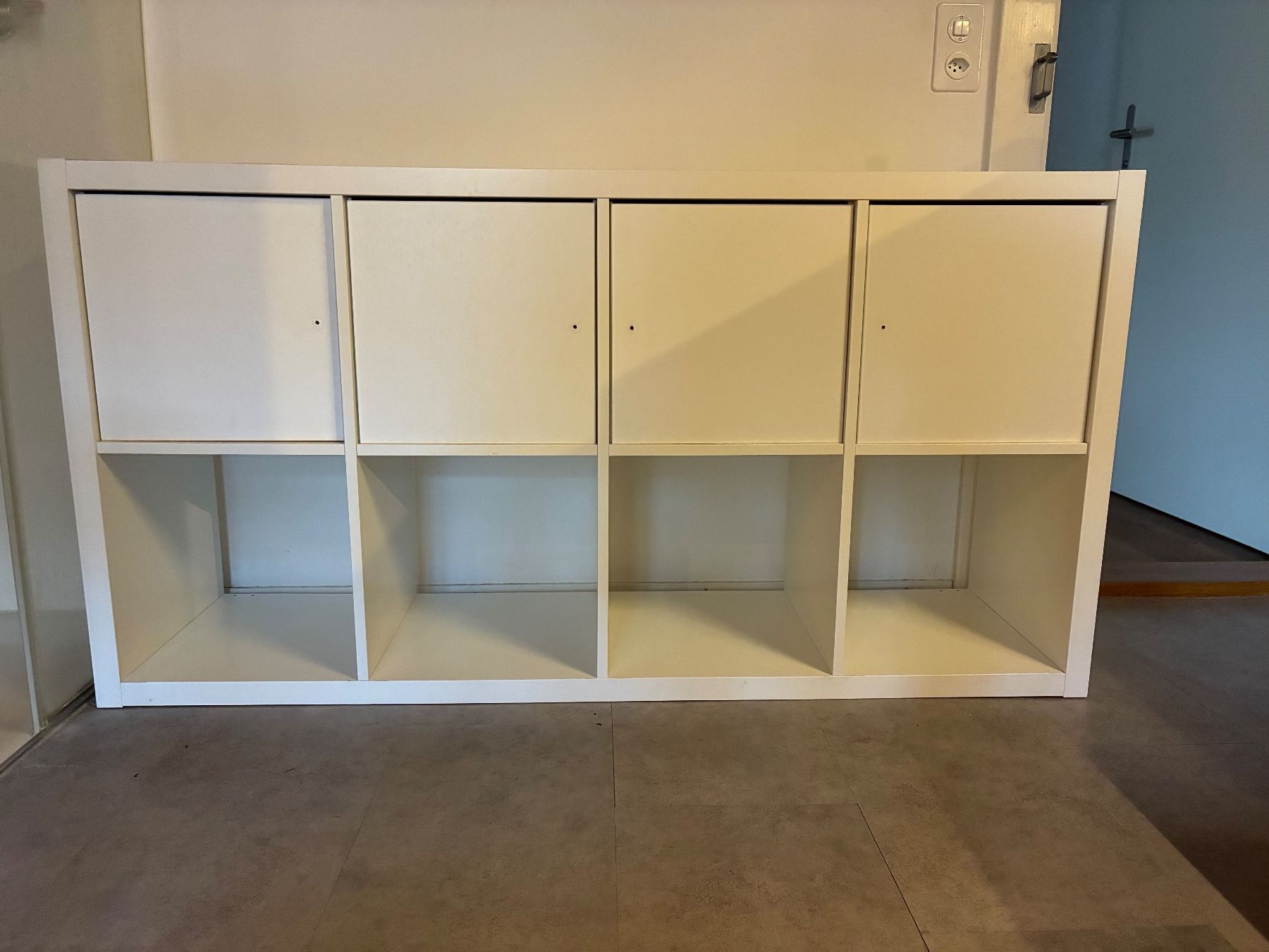 Ikea Scaffali: Regal weiss 8 Fächer mit Türen – Usato da Frick venduto da 01100110