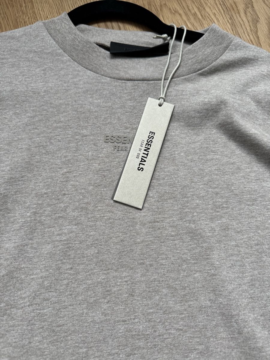 Fear of God T-shirt: Essentials T-Shirt Grau Grösse M Neu – Nuovo e nell'imballaggio originale da Altendorf venduto da FF_26 1