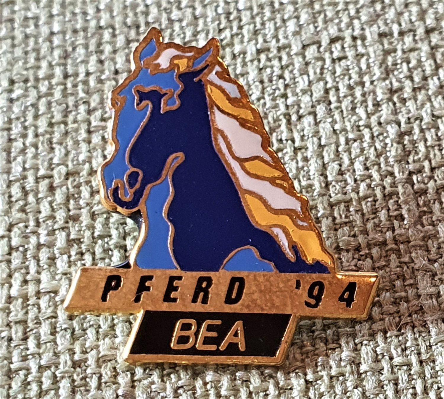 Placchette & Badge: G671 - Pin Pferd '94 - Kopf BEA – Usato da Reinach BL venduto da Boston-Verkauf