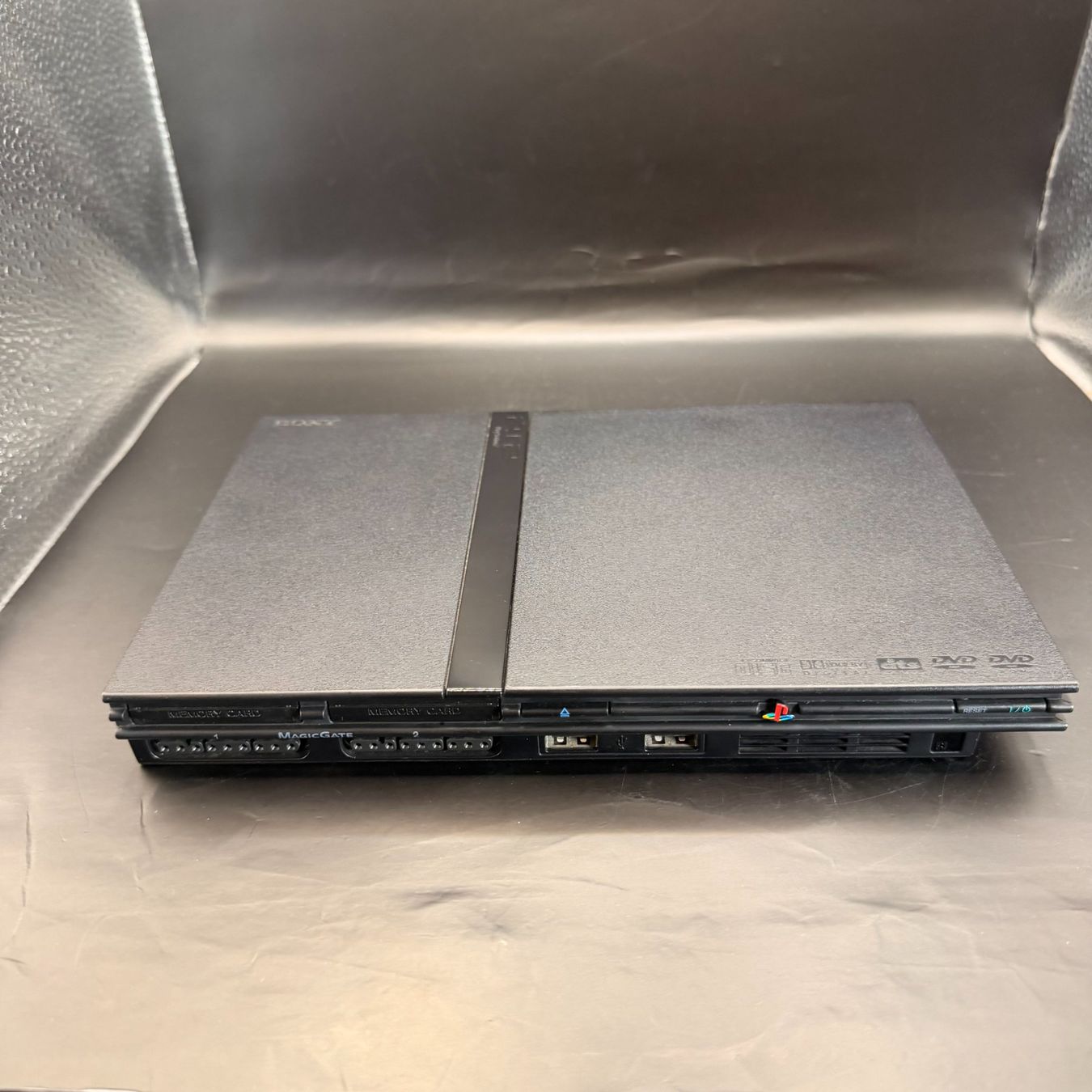 Sony Konsolen: Sony PlayStation 2 Slim Konsole Schwarz mit Controller – Gebraucht aus Düdingen von Nerdworld 3