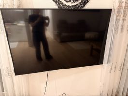 Samsung Fernseher mit Wandhalterung