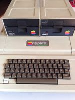 APPLE II EUROPLUS con 2 Disk II e monitor Bitron+CUSTODIA