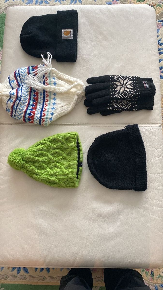 Carhartt Lotti di vestiti: Sammlung Wintermützen/ Handschuhe – Usato da Basel venduto da cat_25m7