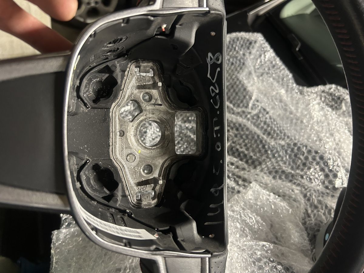 Seat Tutti pezzi di ricambio auto: Volant Seat Ibiza FR – Nuovo (secondo la descrizione) da Payerne venduto da gen_c68w 4
