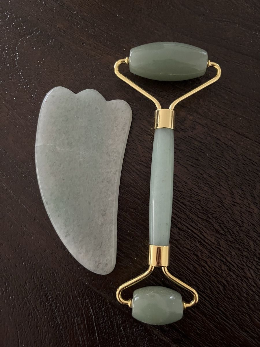 Soins du visage: Gesichtsroller mit Gua Sha Stein Set Neuwertig – D'occasion à Winterthur par smt_b7c7