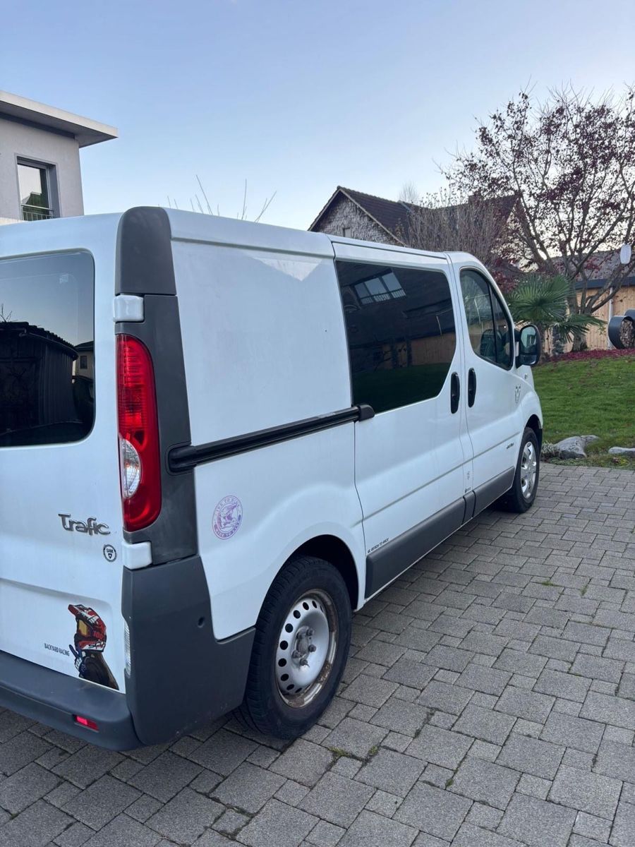 Véhicules utilitaires: Renault Trafic – D'occasion à Eichberg par Weder236 3