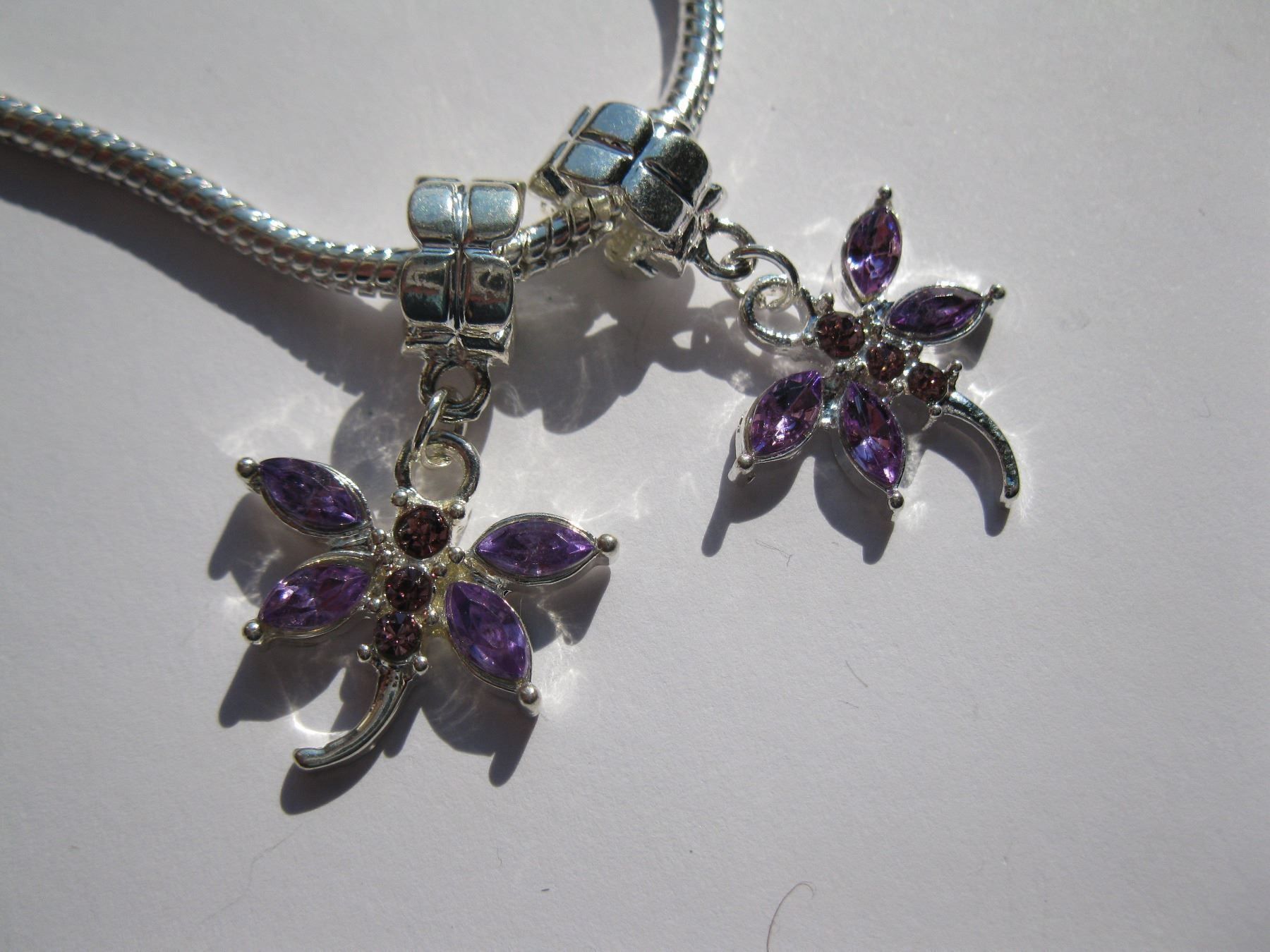 Ciondoli: Anhänger, Dangle Libelle versilbert mit lila Strass – Nuovo e nell'imballaggio originale da St. Margarethen TG venduto da LuanaKa 2