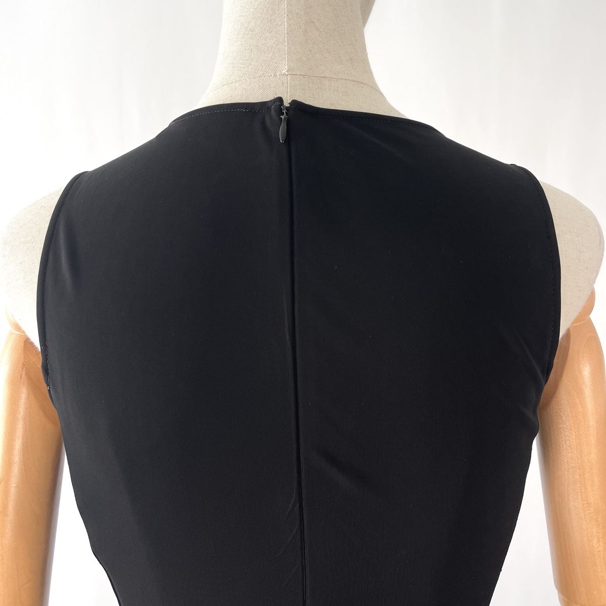 Salvatore Ferragamo Kleider: SALVATORE FERRAGAMO Black Dress – Neu (gemäss Beschreibung) aus Freienbach von Avviivva_Shop 6