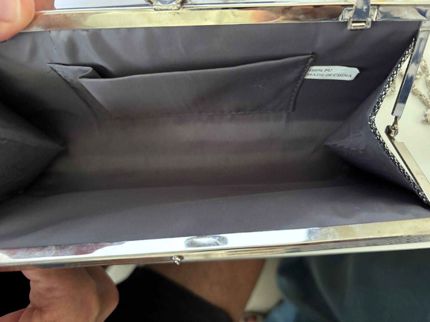 Borse da donna: Clutch silberfarben mit Kettenhenkel – Usato da Balsthal venduto da Uroby 1