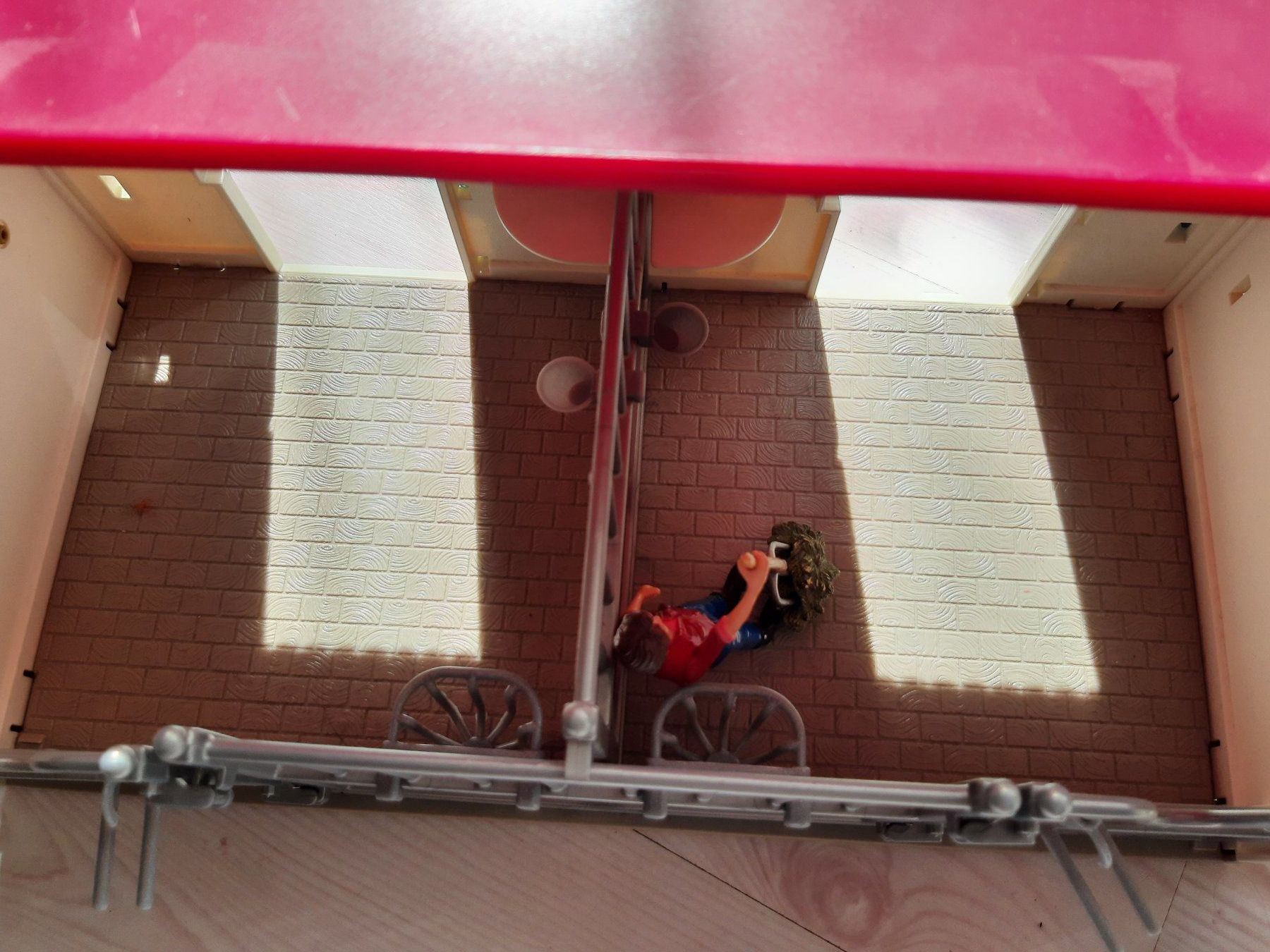 Schleich Giocattoli: Schleich Haus mit Stall – Usato da Sissach venduto da DieNetteDame 3