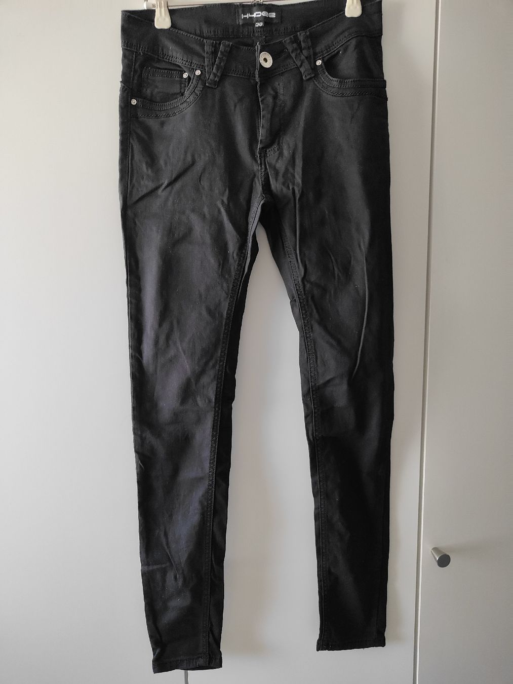 Jeans: schwarze Jeans 36 – D'occasion à Einsiedeln par TheMullets_wife