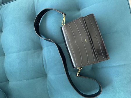 Elegante schwarze Kroko-Tasche