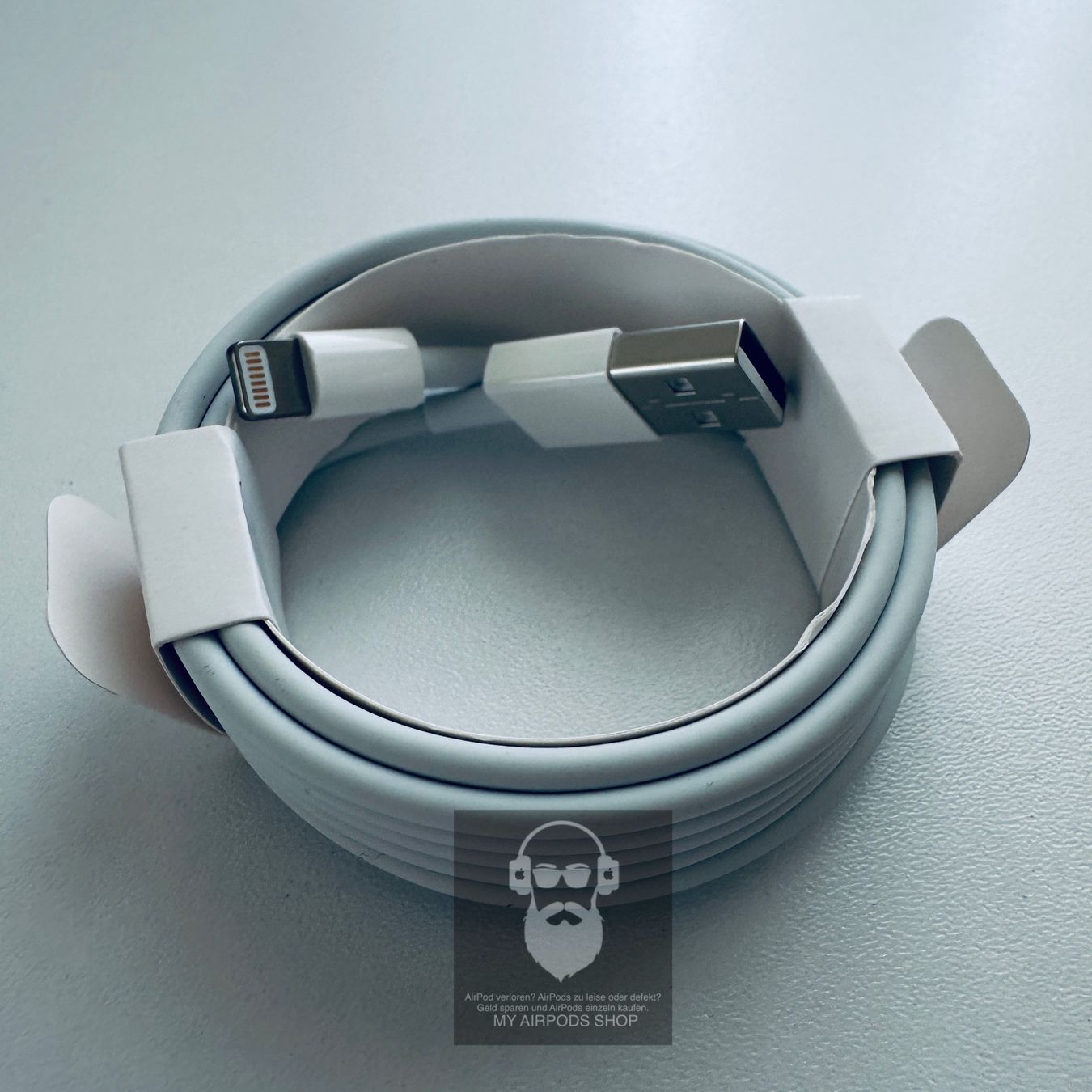 Apple Cavi: Original Apple USB auf 8pin Lightning Kabel 2Meter Fabrikneu – Nuovo e nell'imballaggio originale da Basel venduto da MY.AIRPODS.SHOP 8