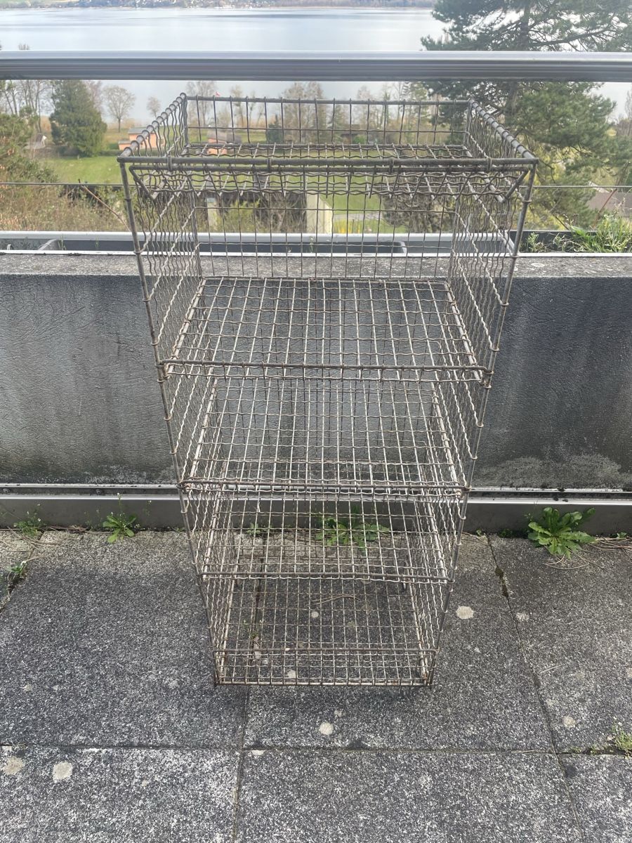 Scaffali: Ancienne Etagère Grillagée en Métal – Usato da Vallamand venduto da Bricbracbroc82 2