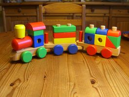 sehr schöner "Jouéco" Holzzug Steckspielzeug für Kleinkinder