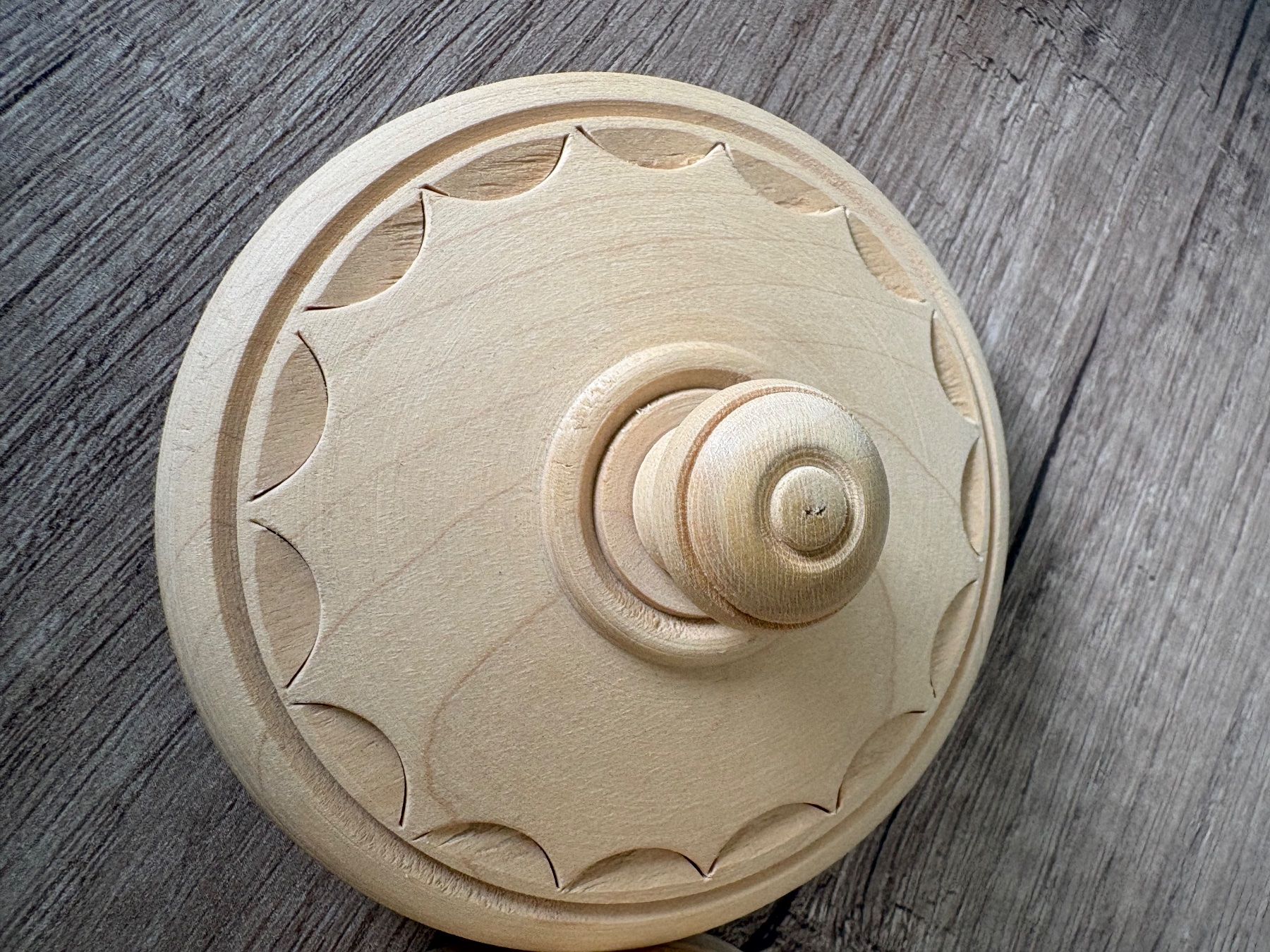 Articles en bois: Holzdose mit Deckel handgefertigt – D'occasion à Schübelbach par S1CH 2