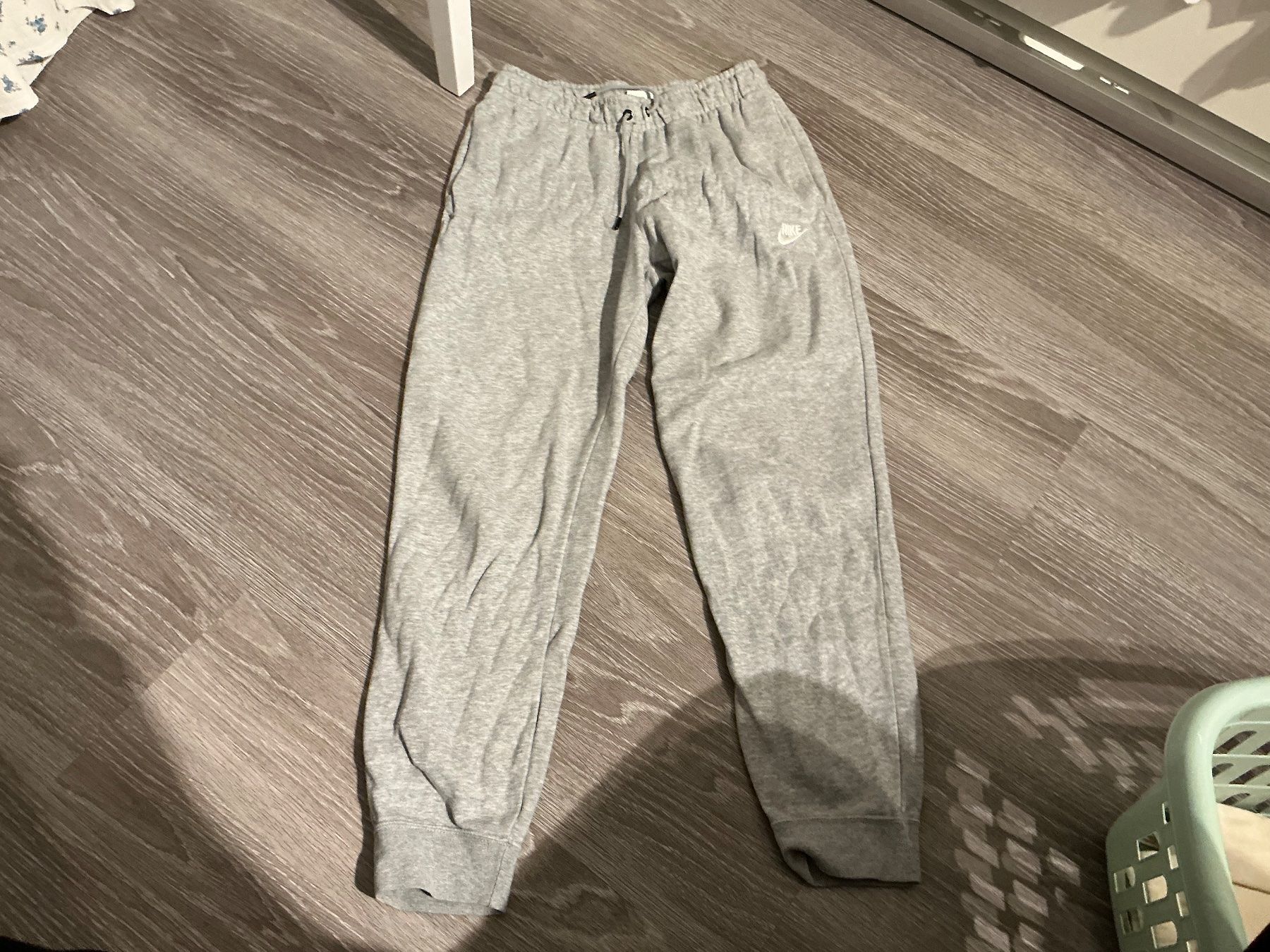 Pantaloni: Nike Jogginghose grau Grösse S – Usato da Würenlos venduto da Starceve 1