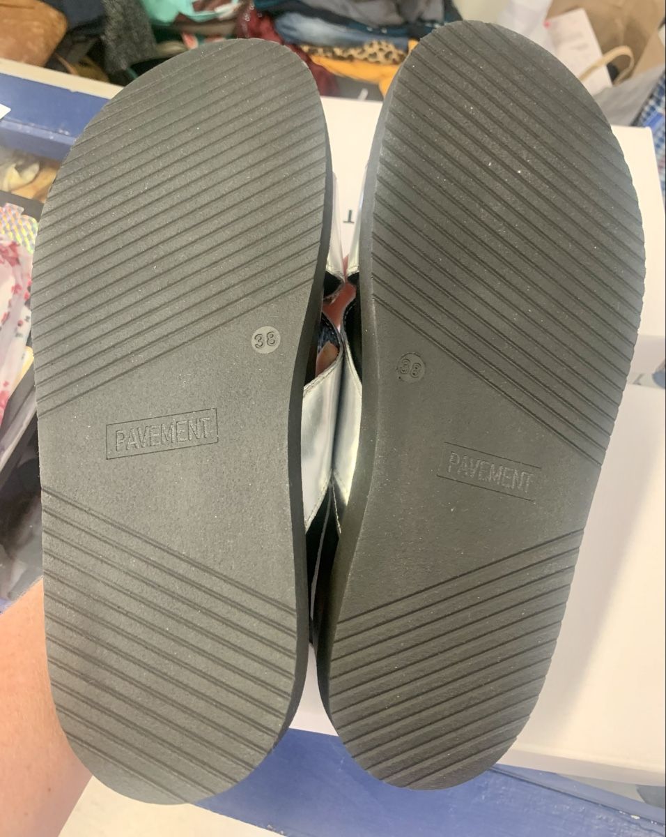 Scarpe da donna: Neu Silber Sandalen PAVEMENT NP 169.- – Nuovo (secondo la descrizione) da Unterseen venduto da jpowers1971 5