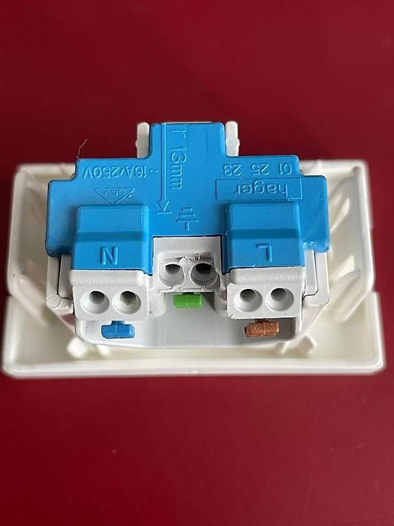 Hager Spine: Hager EB-Steckdosen 33 Stk. – Usato da Schötz venduto da Tech_Shop 3