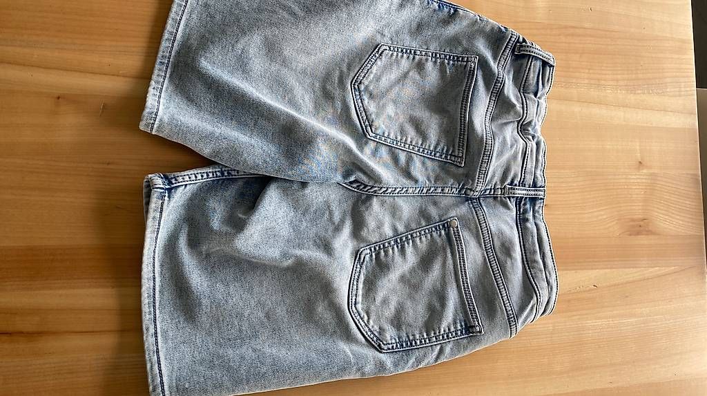 Jeans: Shorts Jeans grau neuwertig  – Gebraucht aus Frauenkappelen von ann_65rk 3