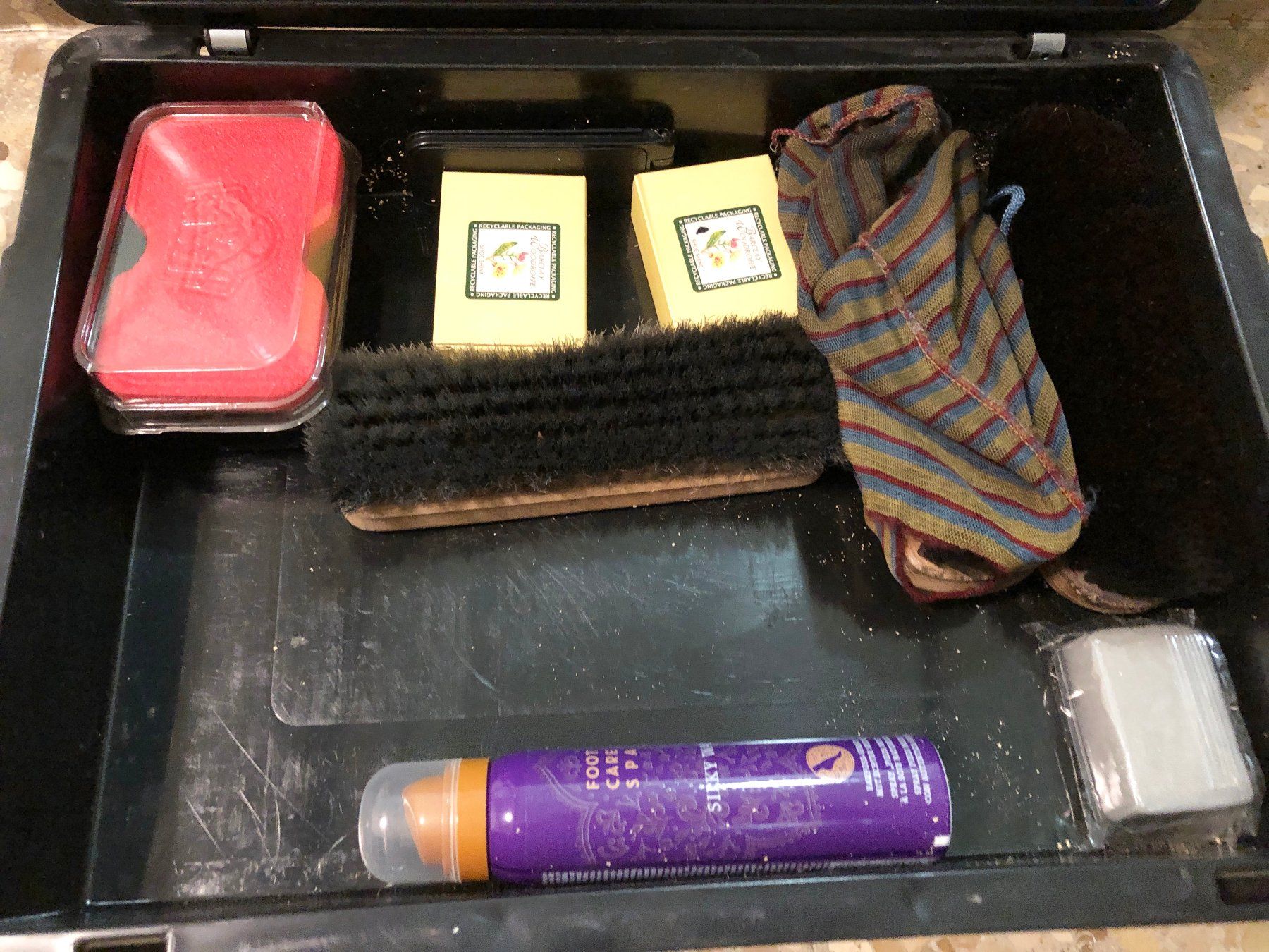 Pflegeprodukte & Putzartikel: Schuhputzbox mit Inhalt – Gebraucht aus Glattbrugg von Ariel012 9