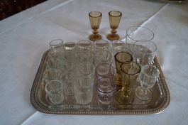 Schnaps-Gläser mit Plateau
