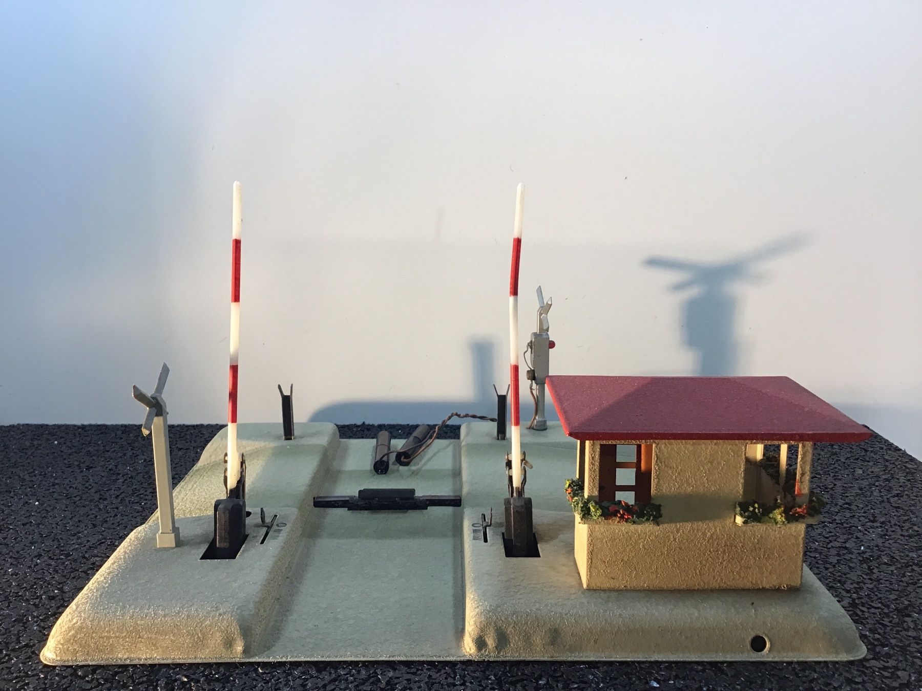 Kibri Modellini di ferrovie: MODELLBAU KIBRI  BAHNÜBERGANG – Usato da Männedorf venduto da Modelle-aller-Art 2