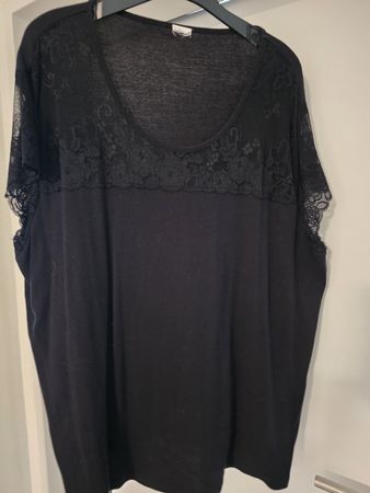 Damen T-Shirt schwarz mit Spitzenbesatz Grösse ca 52