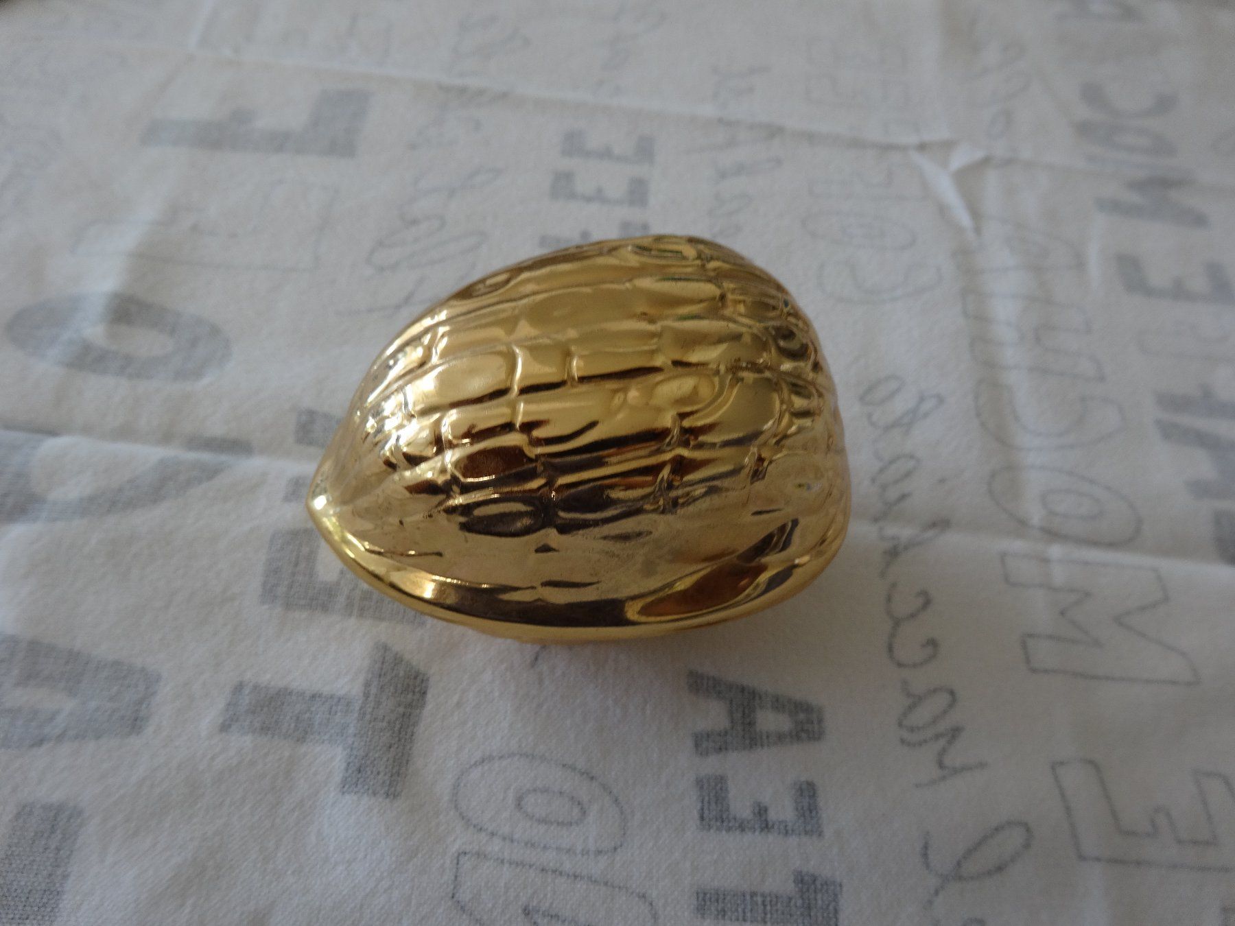 Toutes les décorations: Nussschatulle Goldfarbig – D'occasion à Neerach par jenny062