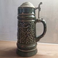 Antiker Bierkrug mit Zinndeckel
