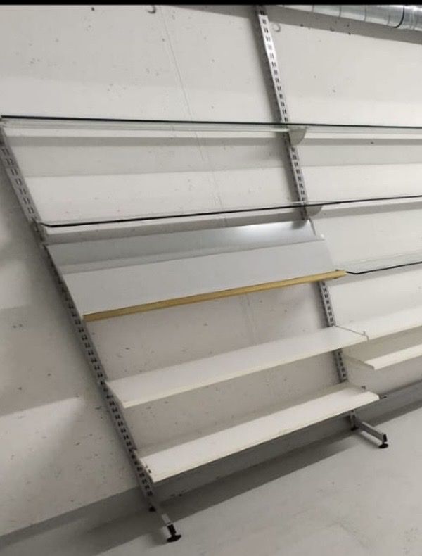 Scaffali: Regalsystem Metall weiss mit Glas und Holzbrettern – Usato da Interlaken venduto da Skandalpreis 1