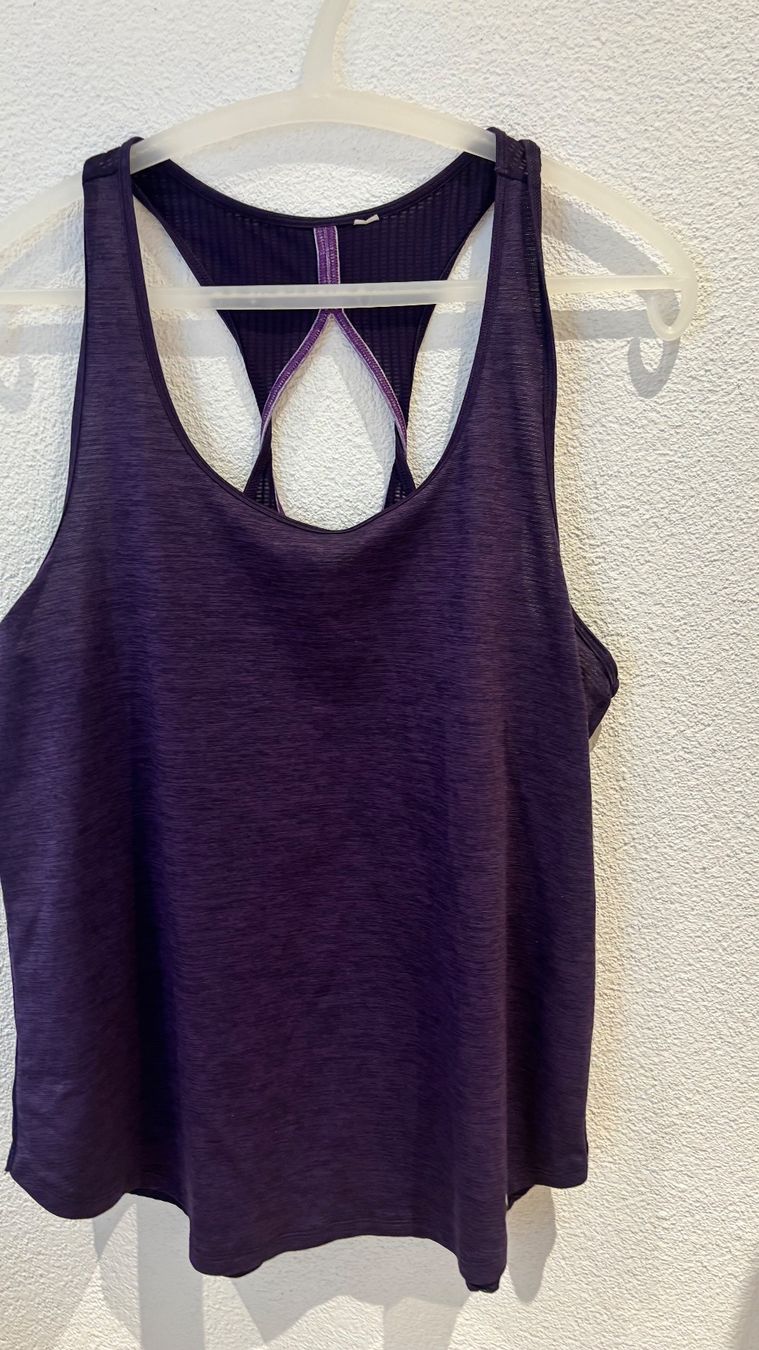 Under Armour T-shirt: Under Armour Sportshirt – Usato da Uitikon Waldegg venduto da Thefateofophelia