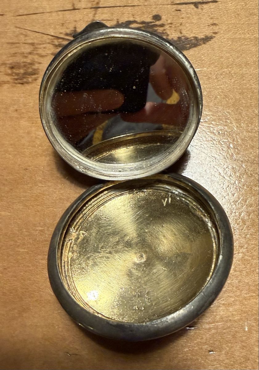 Accessori: Ancienne boîte à mouches en argent – Usato da Les Bayards venduto da aout 3