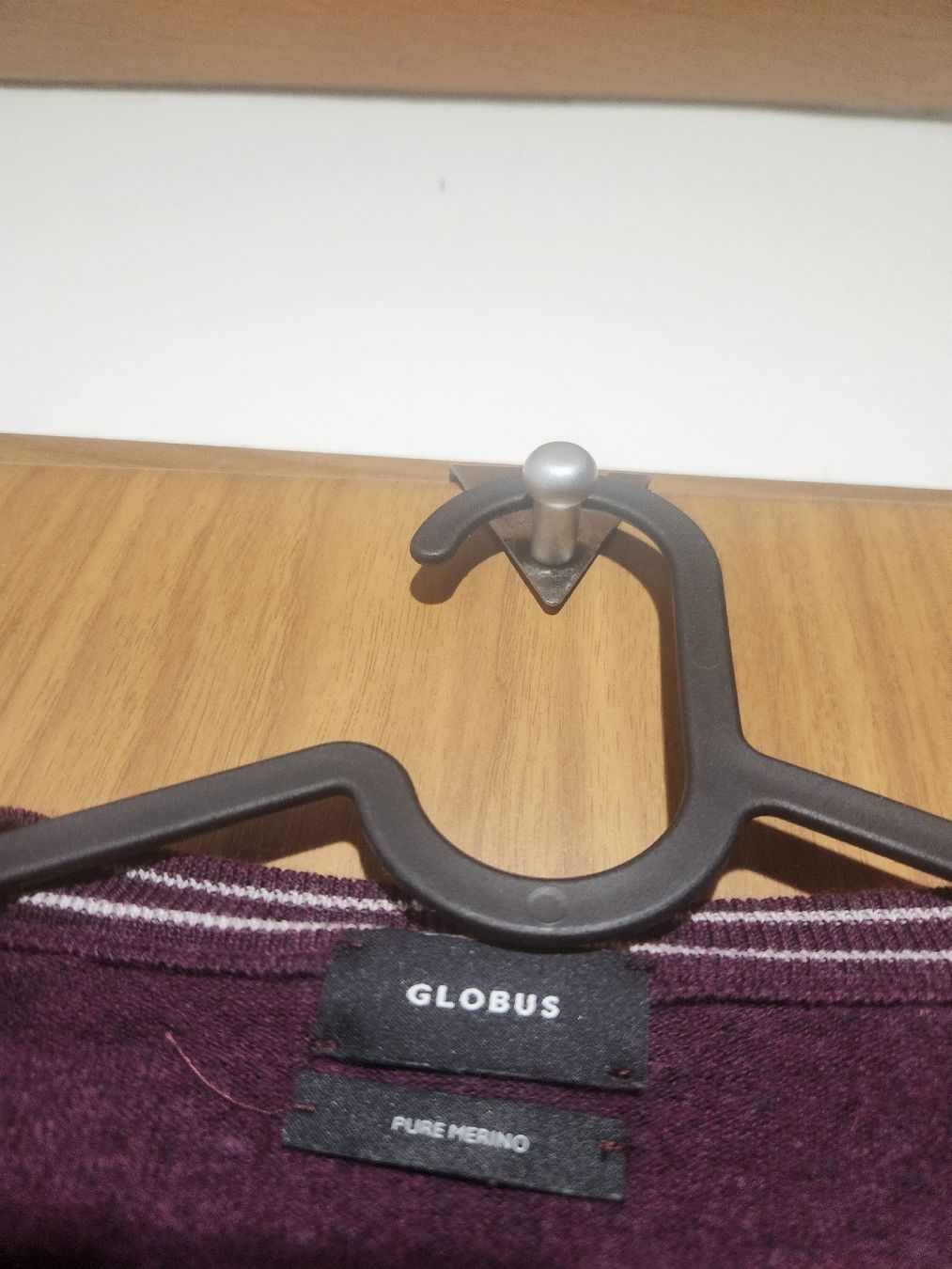 Globus Pulls & Sweat-shirts: Pull Col V Globus 100% laine Merino prune taille S – D'occasion à Niedergösgen par Eva2410 4